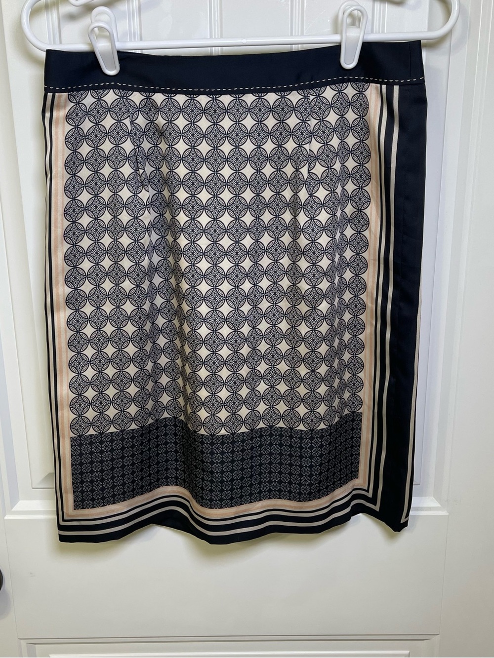 Ann Taylor Petite 2P Silk-Look Geometric Scarf Print Pencil Skirt Navy & Cream